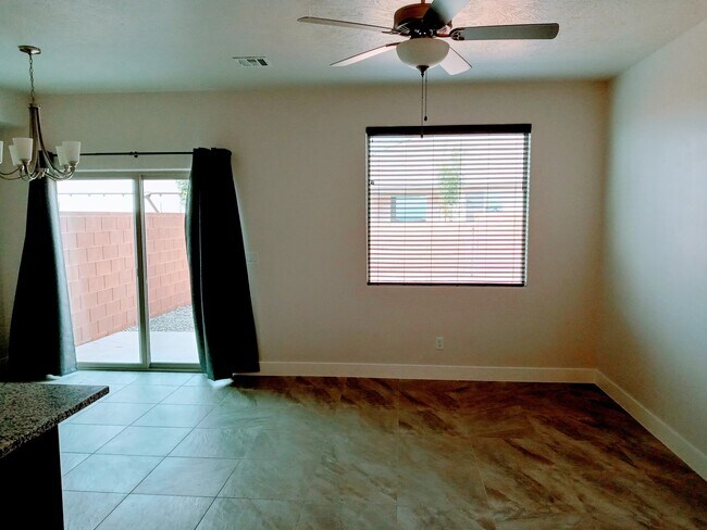 Building Photo - 1005 N Tortoise Rock Dr