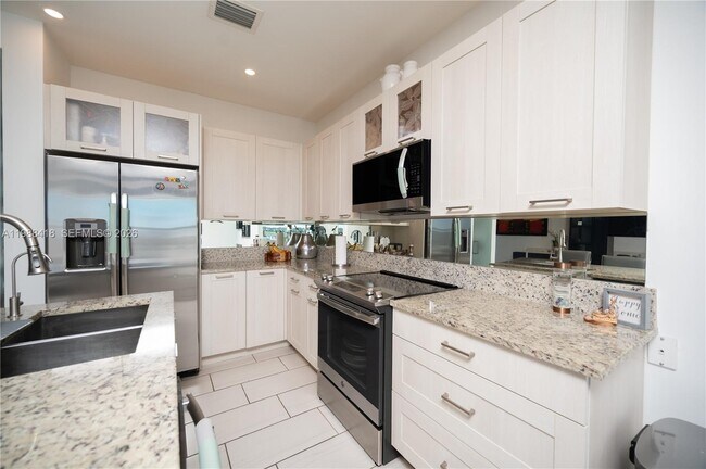 Building Photo - 15785 NW 91st Ct