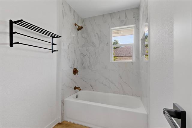 Building Photo - 7116 Town Bluff Dr