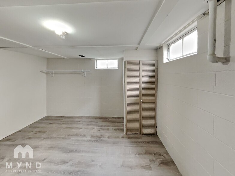 Building Photo - 654 Hillsdale Dr
