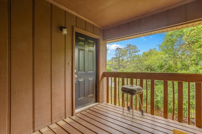Building Photo - 2-Bedroom Apartment in Convenient Savannah Location