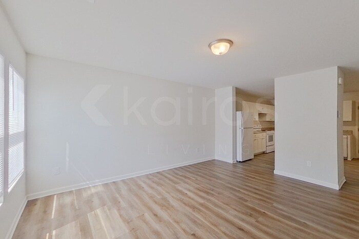 Building Photo - 137 Shamrock Dr SW