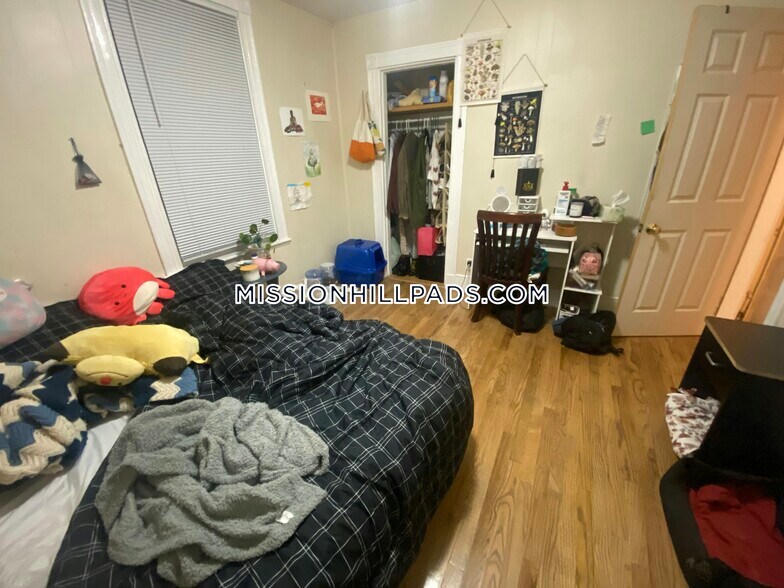 Building Photo - 21 Bucknam St