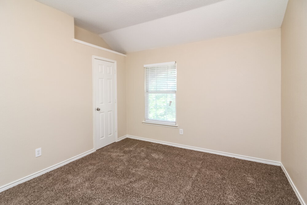 Building Photo - 2520 Buck Dr