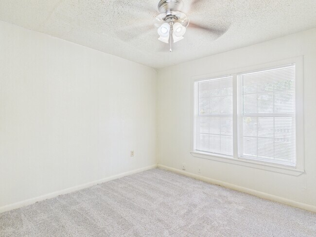 Building Photo - 2702 Cavitt Ave