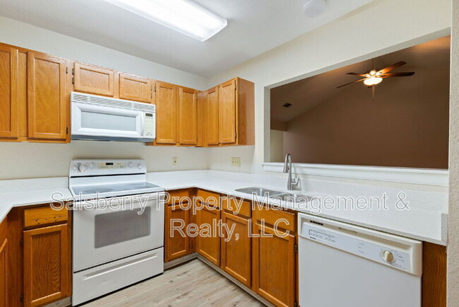 Building Photo - 255 Barclay Ave