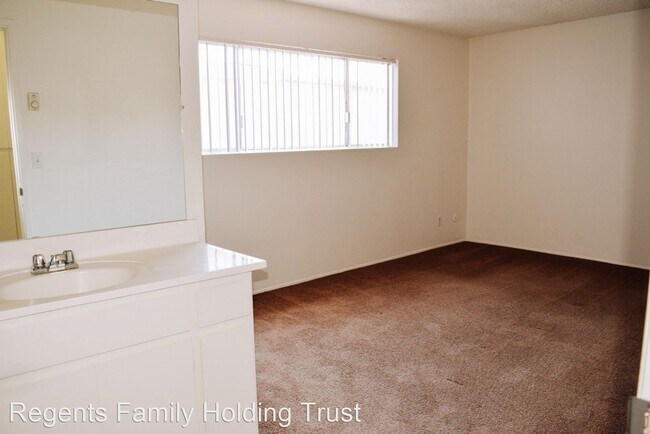 Building Photo - 460-460 Graves Ave