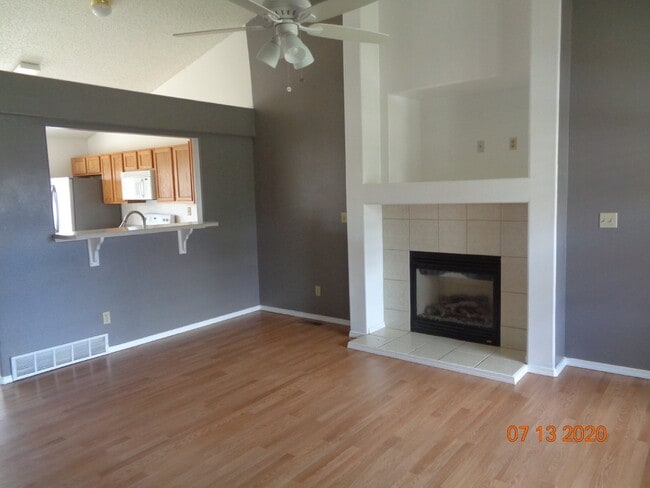 Building Photo - Great location close to shopping, gyms and entertainment.