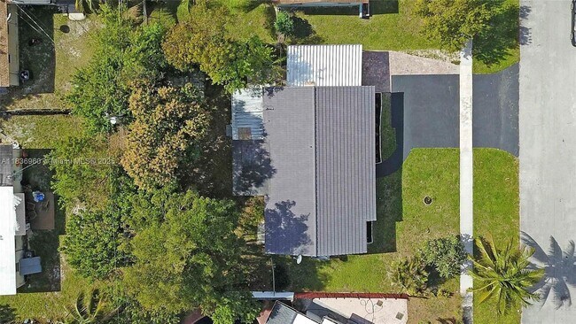 Building Photo - 610 NW 38th Ct