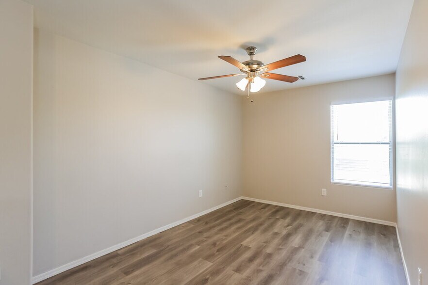 Building Photo - 4013 W Park St