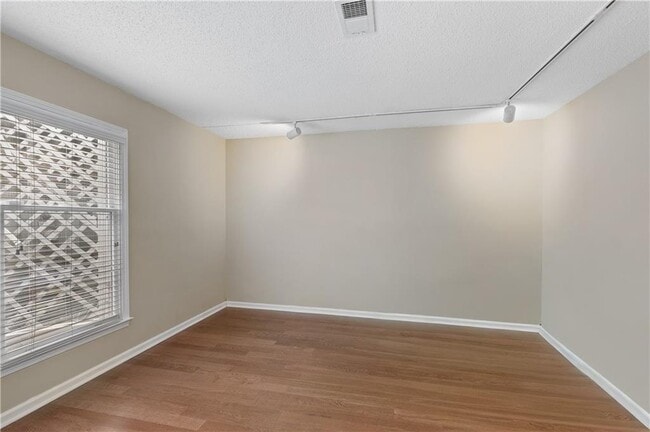 Building Photo - 601 Abingdon Way NE