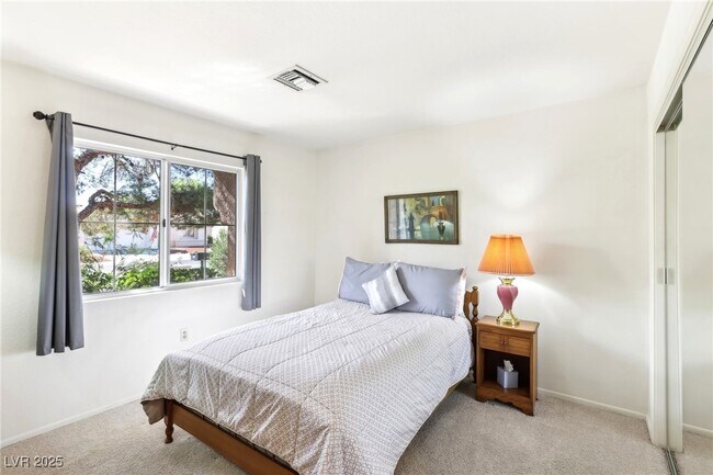 Building Photo - 3013 Sungold Dr