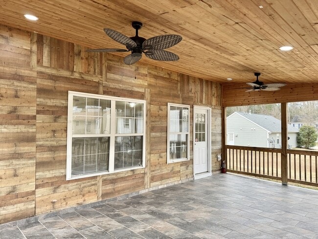 Building Photo - 505 Clearfield Dr