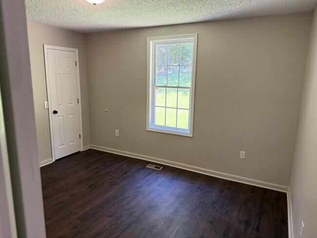 Building Photo - 111 Mintz Rd