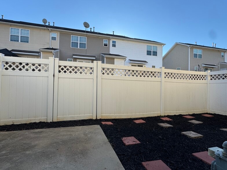 Building Photo - 10560 Bunclody Dr