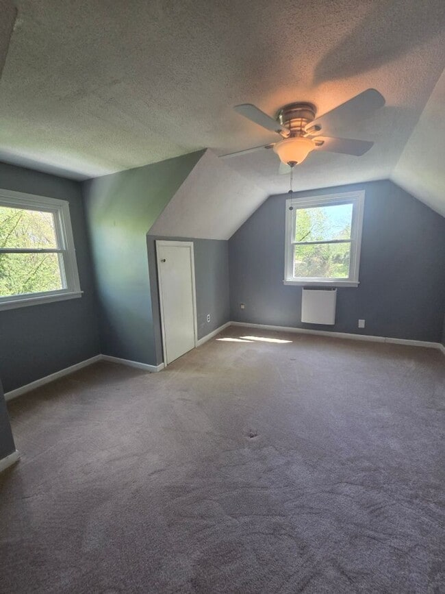 Building Photo - $2,300 - 4 Bedroom 2.5 Bathroom Unfurnished House in Forest Hills