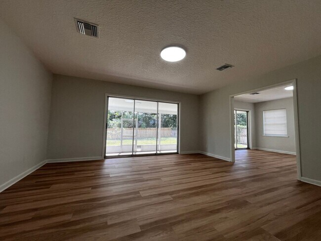 Building Photo - 1606 Overlake Ave
