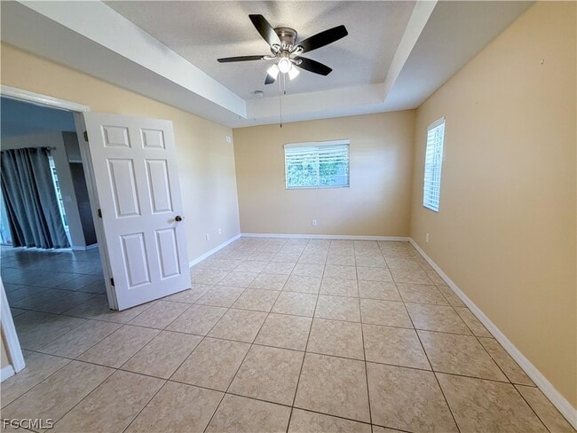 Building Photo - 906 SW 9th Ct