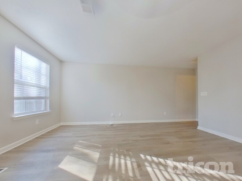 Building Photo - 613 Amberwood Dr