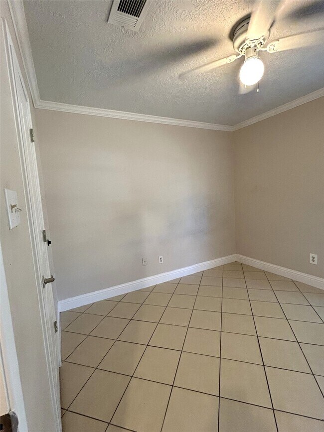Building Photo - 2715 Spring Canyon Ct