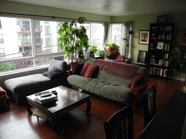 Primary Photo - Spacious 2 bedroom with hardwood floors. W...