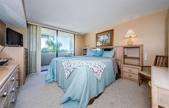 Building Photo - 6035 Sea Ranch Dr