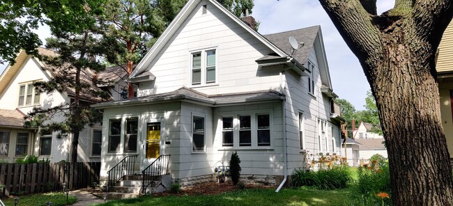 Building Photo - 1139 6th St NE