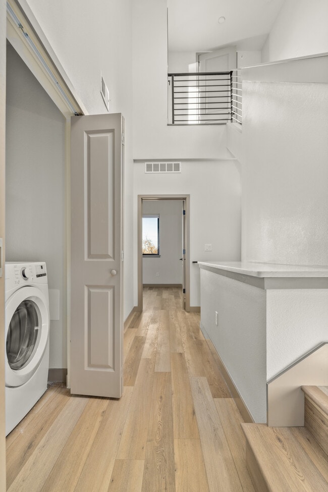 Building Photo - 1390 Pierce St