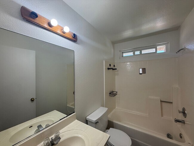 Building Photo - Lancaster 3 Bedroom + 2 Bathroom