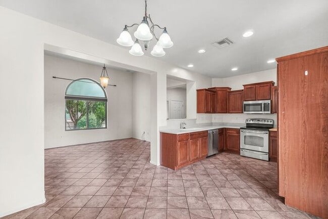 Building Photo - 2 Story-3 Bdrm, All Elecric- Energy Efficient/Vail Schools!