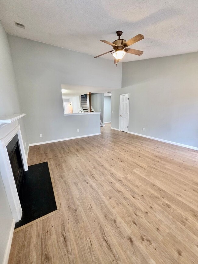 Building Photo - Charming 3 bedroom with fenced in yard - Tall Pines - Ladson