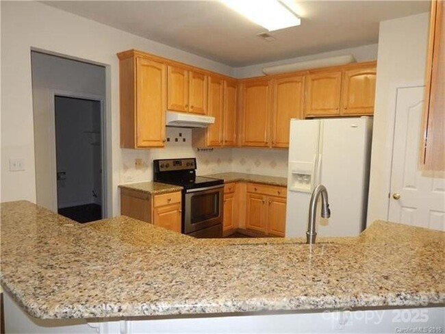 Building Photo - 17130 Cambridge Woods Ct