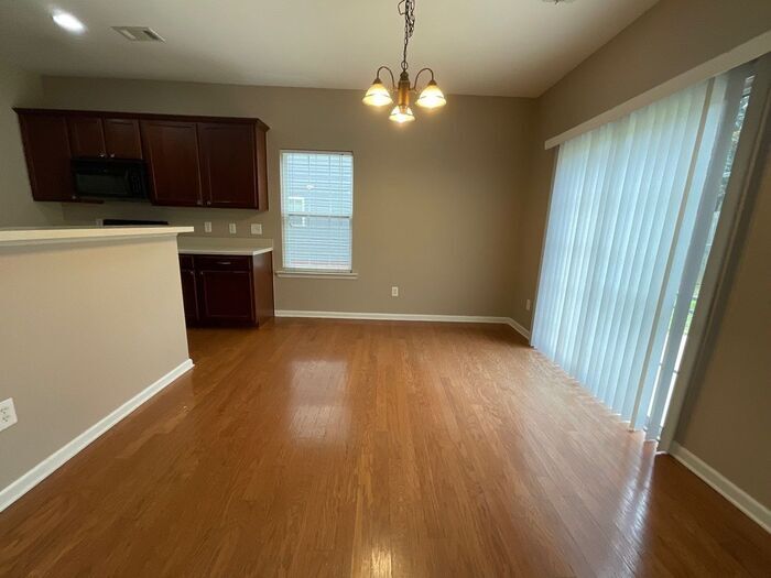 Building Photo - 504 Quinn Dr