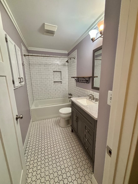 Building Photo - 1473 Greenbrier Dr