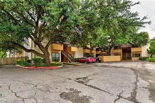 Primary Photo - Nueces Corner #107