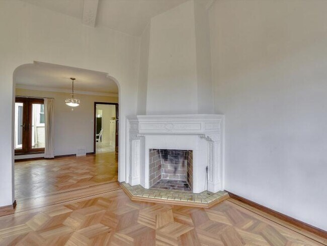 Building Photo - 3 bedroom in San Francisco CA 94118