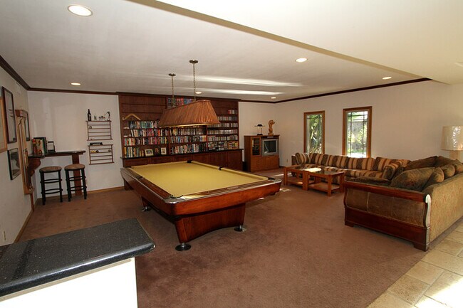 Building Photo - 5970 W 79th St