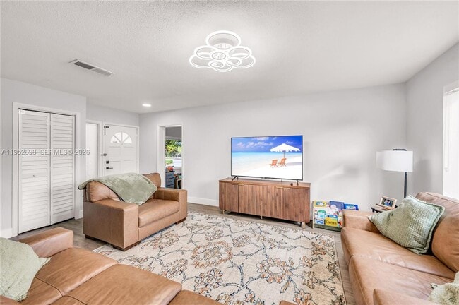 Building Photo - 15930 SW 90th Ave