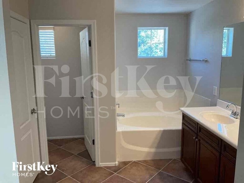 Building Photo - 4151 E Oakland St