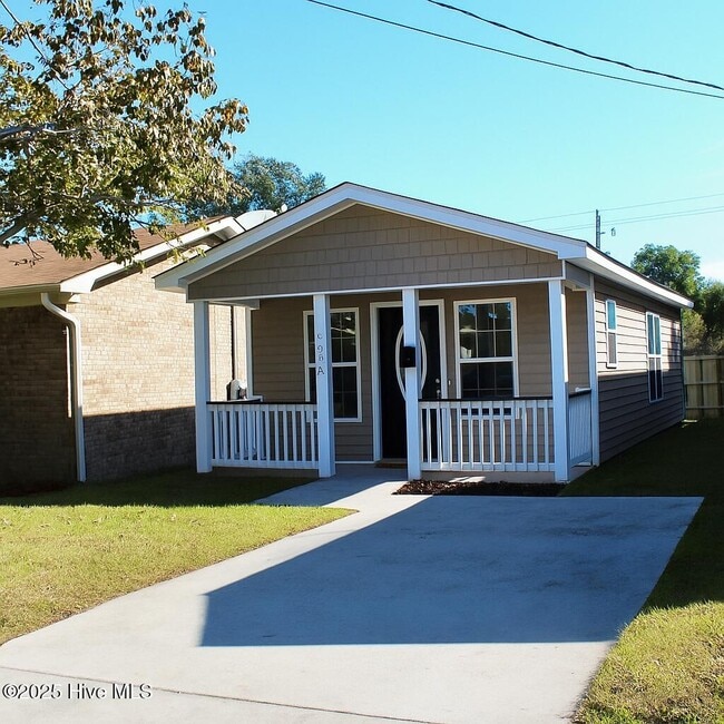 Primary Photo - 215 Gores Row