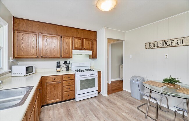 Building Photo - 3135 La Vista Dr