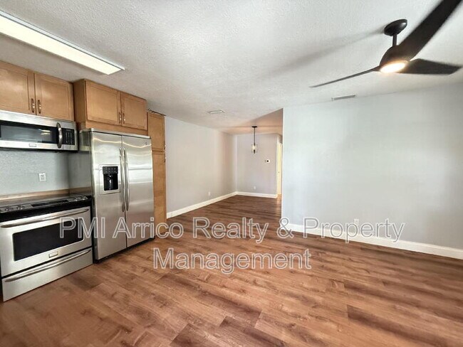 Building Photo - 2809 Marconi St