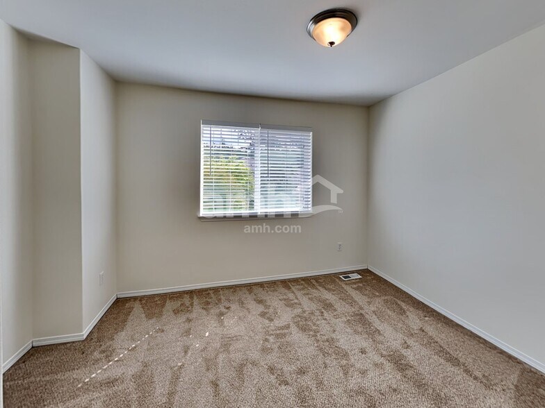 Building Photo - 1639 182nd St E