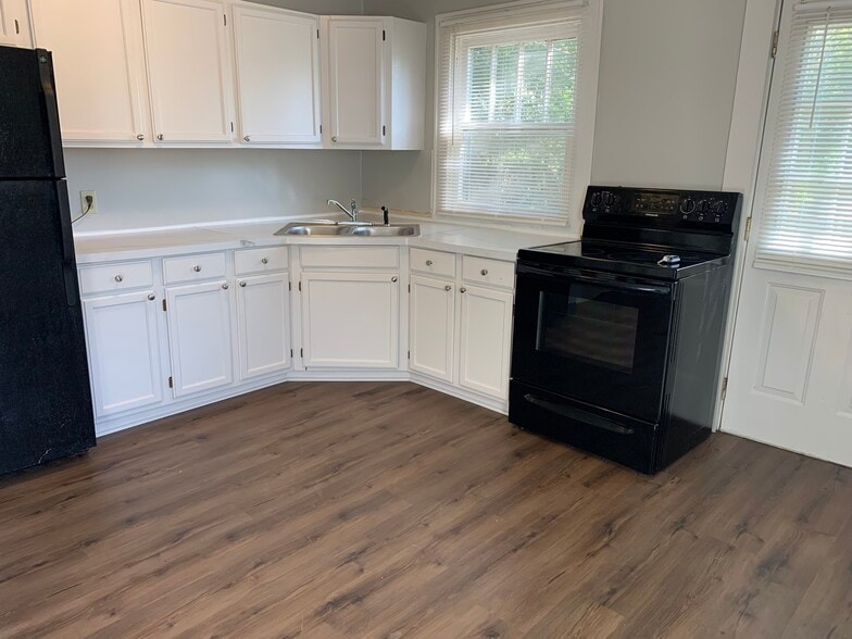 Building Photo - 813 N Bancroft St