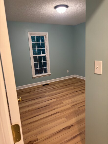 Building Photo - 110 Woodland Ridge Dr