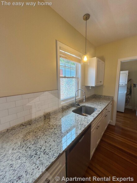 Building Photo - 86 Morrison Ave