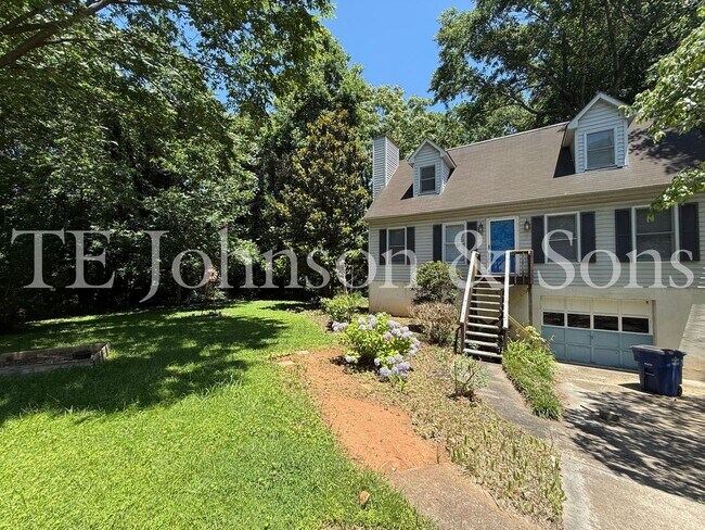 Building Photo - Charming 3-Bedroom Home with Spacious Yard...