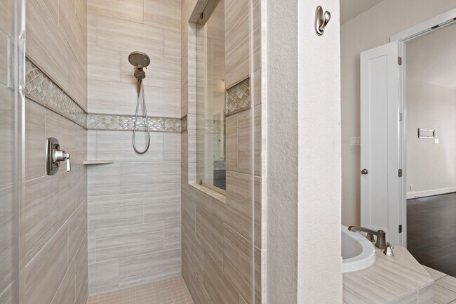 Building Photo - 4008 Canaleta