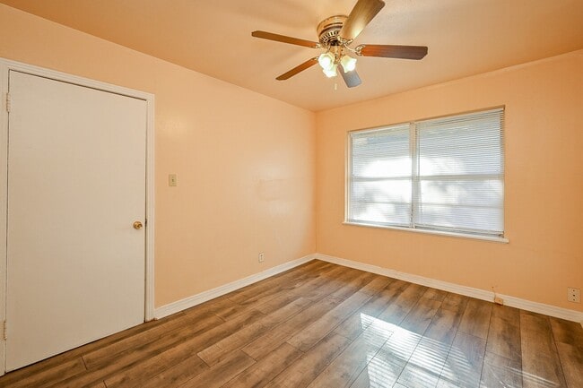 Building Photo - 10302 Woodwind Dr