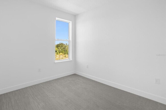 Building Photo - 2368 Brix St